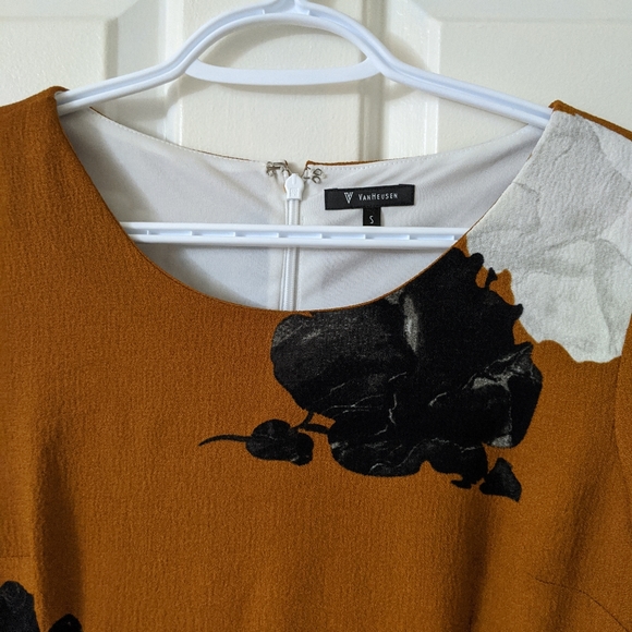 Casual dress - Picture 2 of 4